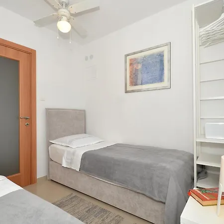 Seaside With A Swimming Pool Seget Vranjica, Trogir - 4284 Apartment *