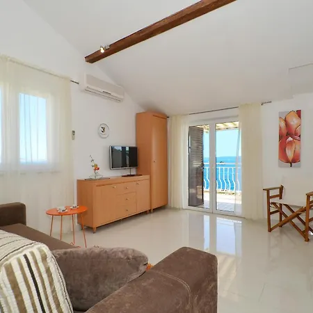 Apartment Seaside With A Swimming Pool Seget Vranjica, Trogir - 4284 Donji Seget