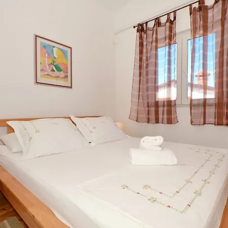Apartment Seaside With A Swimming Pool Seget Vranjica, Trogir - 4284 Donji Seget