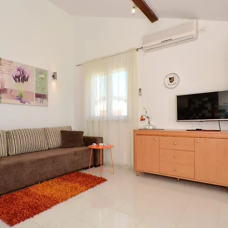 Apartment Seaside With A Swimming Pool Seget Vranjica, Trogir - 4284 Donji Seget
